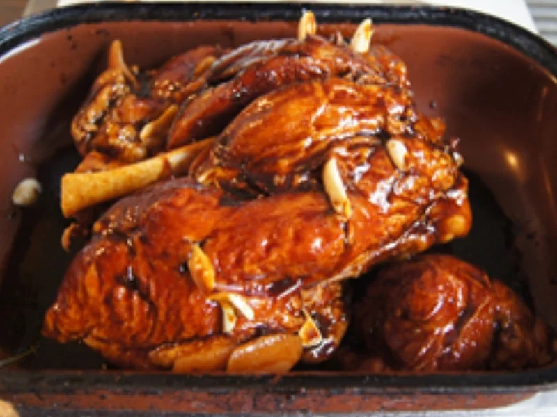 Geräucherte Schweinehaxe mit Sauce, pikanten Sauerkraut und Seidenknödel - Rezept - Bild Nr. 9