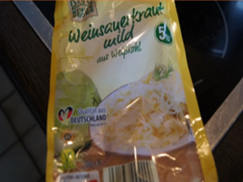 Geräucherte Schweinehaxe mit Sauce, pikanten Sauerkraut und Seidenknödel - Rezept - Bild Nr. 12