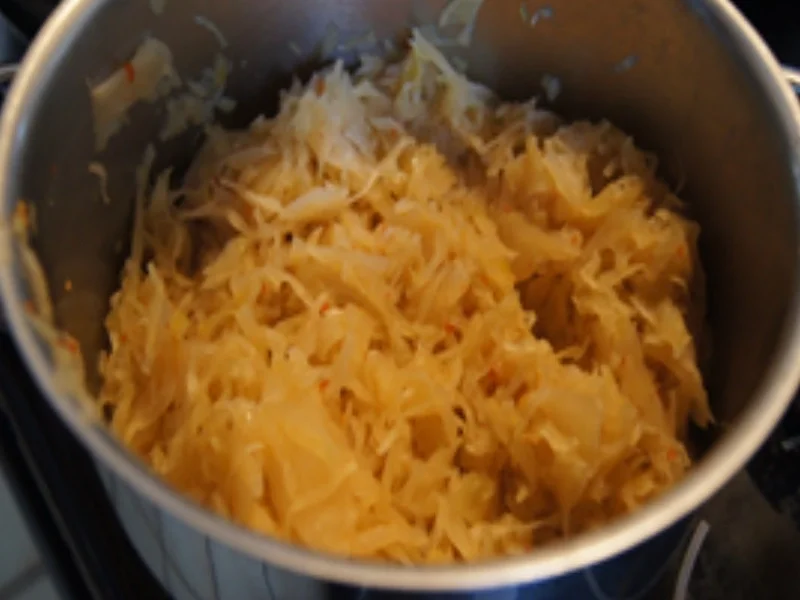 Geräucherte Schweinehaxe mit Sauce, pikanten Sauerkraut und Seidenknödel - Rezept - Bild Nr. 15