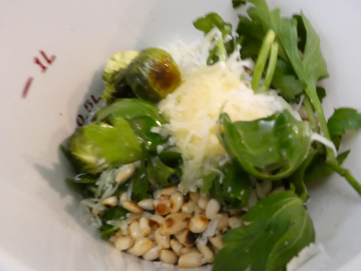 Rezept: Spaghetti mit Rosenkohl-Pesto Bild Nr. 16350 Spaghetti mit Rosenkohl-Pesto - Rezept - Bild Nr. 16350