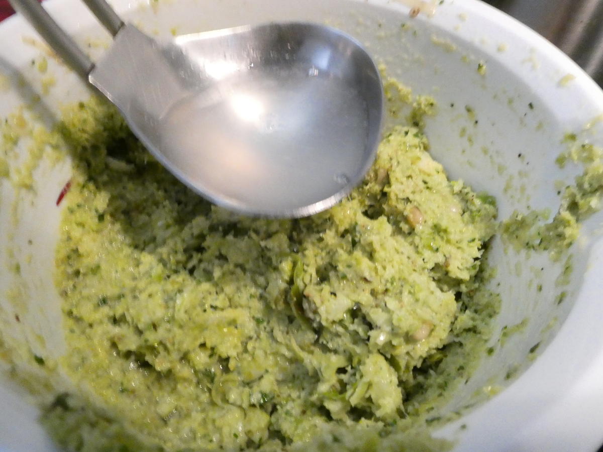 Spaghetti mit Rosenkohl-Pesto - Rezept - Bild Nr. 16355