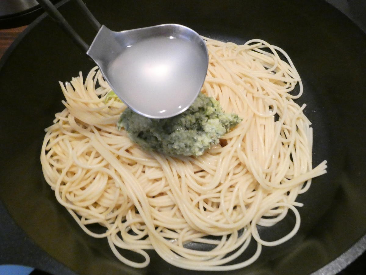 Spaghetti mit Rosenkohl-Pesto - Rezept - Bild Nr. 16358