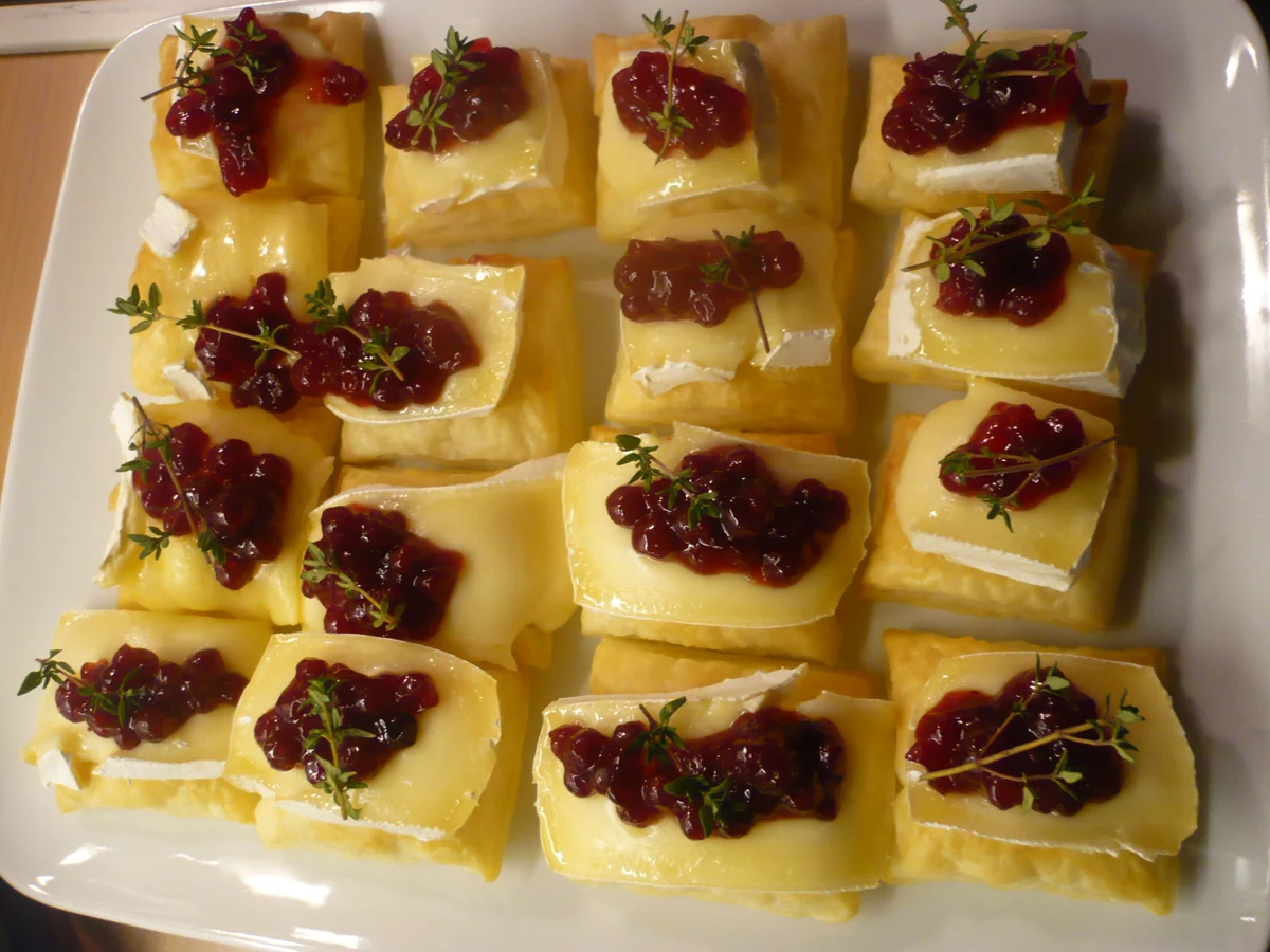 Blätterteigwölkchen mit Preiselbeer - Chutney - Rezept - Bild Nr. 2