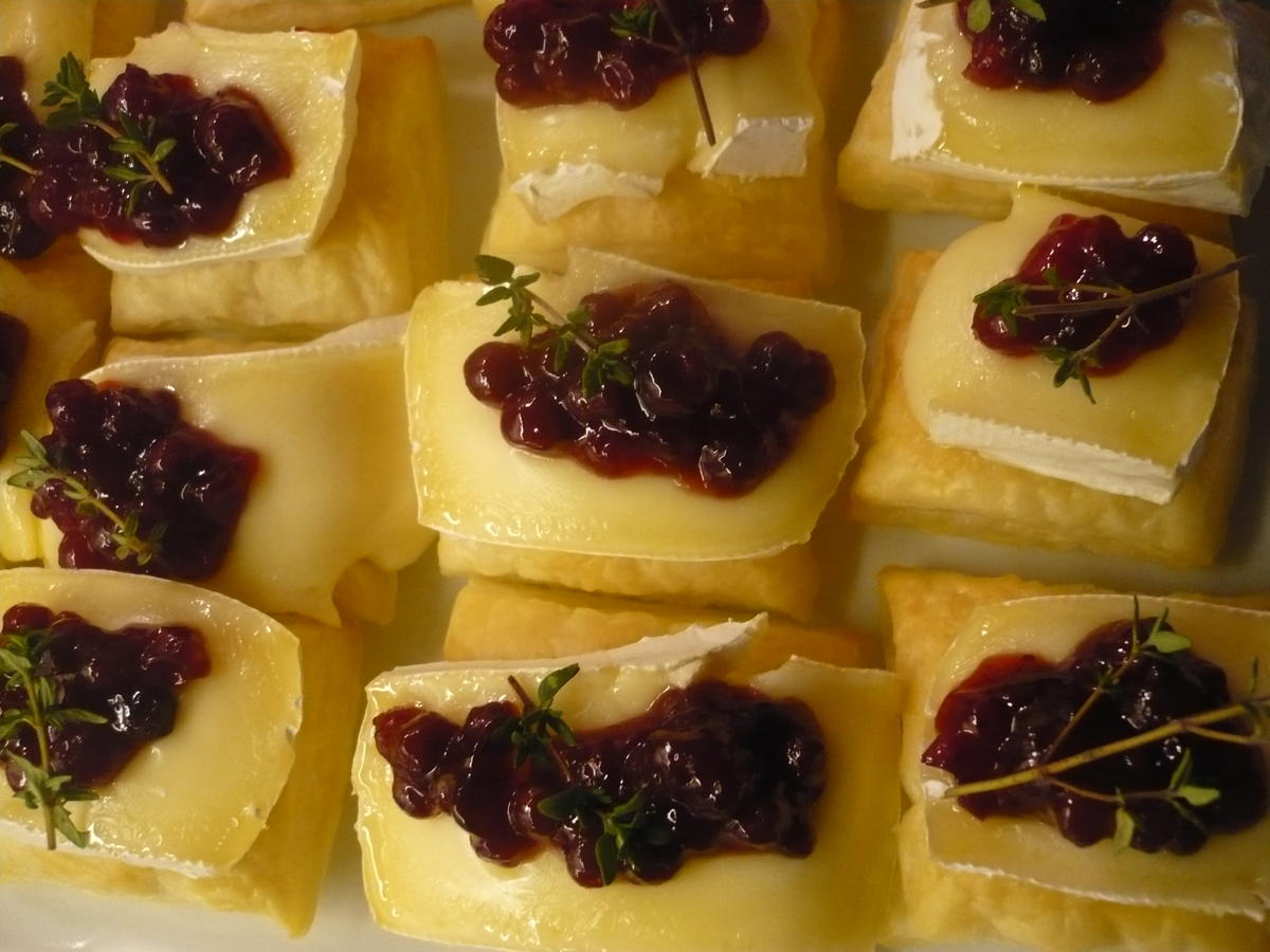 Blätterteigwölkchen mit Preiselbeer Chutney - schnell &amp; einfach - von ...