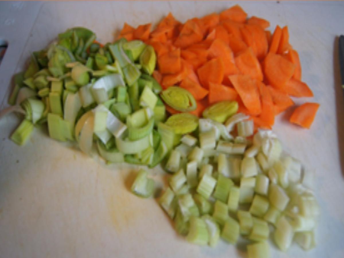 Suppe aus Gans-und Gemüseresten mit Gänseleberknödel - Rezept - Bild Nr. 7