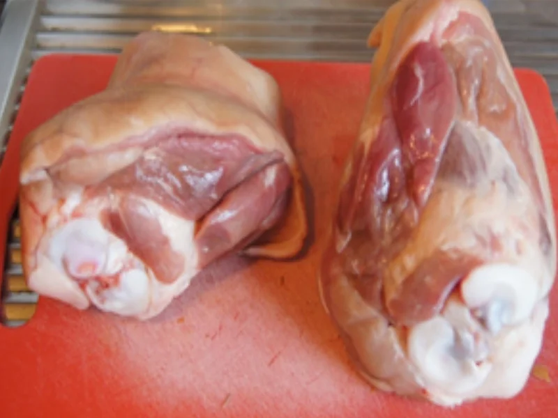 Schinkeneisbein mit heller Sauce, pikanten Sauerkraut und Salz-Kartoffeln - Rezept - Bild Nr. 16348