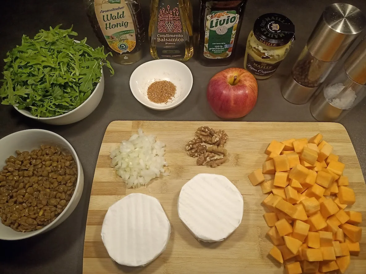 Camembert auf Rucola-Linsen-Salat mit Süßkartoffel und Apfelspalten - Rezept - Bild Nr. 3