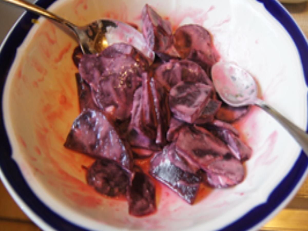 Champignons in Knoblauch-Kokosmilch-Sauce mit Rote-Bete-Salat und Salz-Kartoffeln - Rezept - Bild Nr. 9