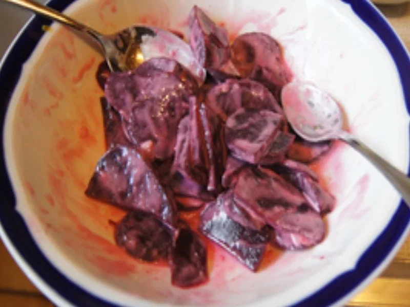 Champignons in Knoblauch-Kokosmilch-Sauce mit Rote-Bete-Salat und Salz-Kartoffeln - Rezept - Bild Nr. 9