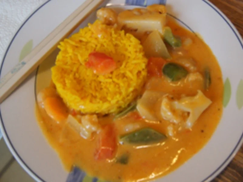 Rotes Gemüse-Garnelen-Curry mit gelben Basmatireis - Rezept - Bild Nr. 2