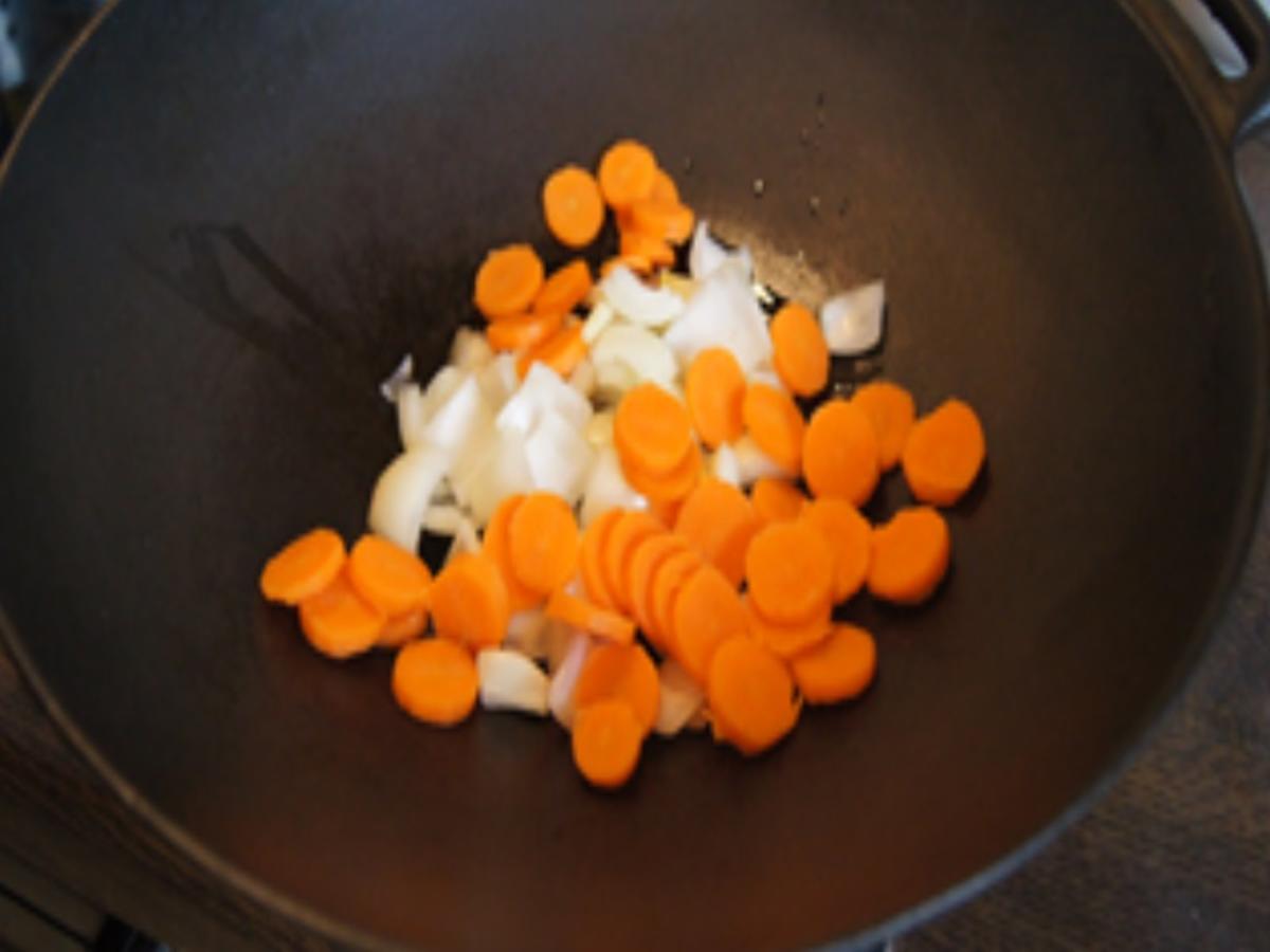 Rotes Gemüse-Garnelen-Curry mit gelben Basmatireis - Rezept - Bild Nr. 4