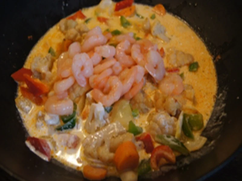 Rotes Gemüse-Garnelen-Curry mit gelben Basmatireis - Rezept - Bild Nr. 8