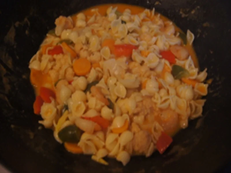 Muschelnudeln mit roten Gemüse-Garnelen-Curry - Rezept - Bild Nr. 16354