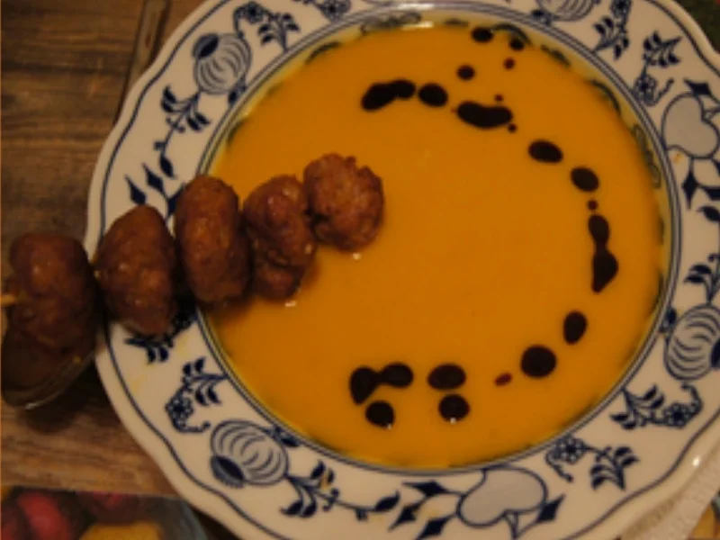 Rezept: Kürbis-Süßkartoffel-Suppe mit Mettbällchen-Spieß Bild Nr. 16371 Kürbis-Süßkartoffel-Suppe mit Mettbällchen-Spieß - Rezept - Bild Nr. 16371