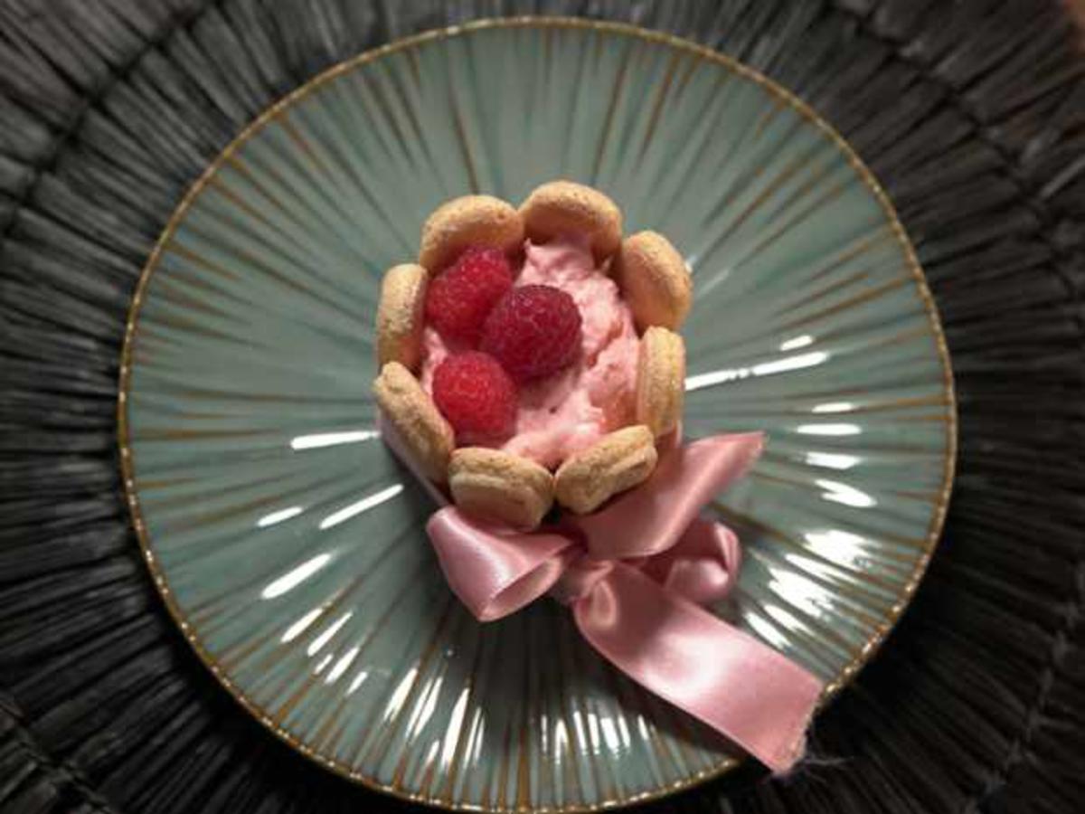 Kleine Charlotte mit Himbeeren - Rezept - kochbar.de