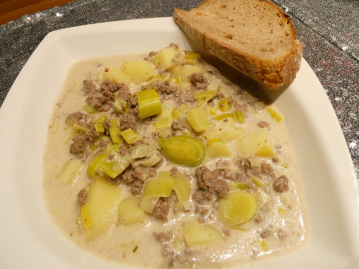 Käse-Lauchsuppe mit Hackfleisch und Kartoffeln - Rezept - kochbar.de