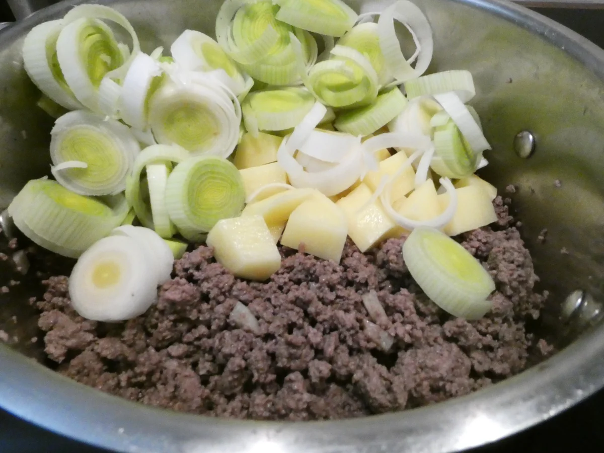 Käse-Lauchsuppe mit Hackfleisch und Kartoffeln - Rezept - Bild Nr. 16352