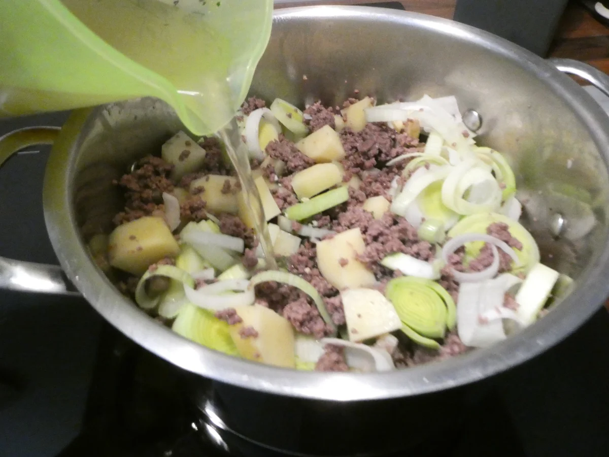 Käse-Lauchsuppe mit Hackfleisch und Kartoffeln - Rezept - Bild Nr. 16353
