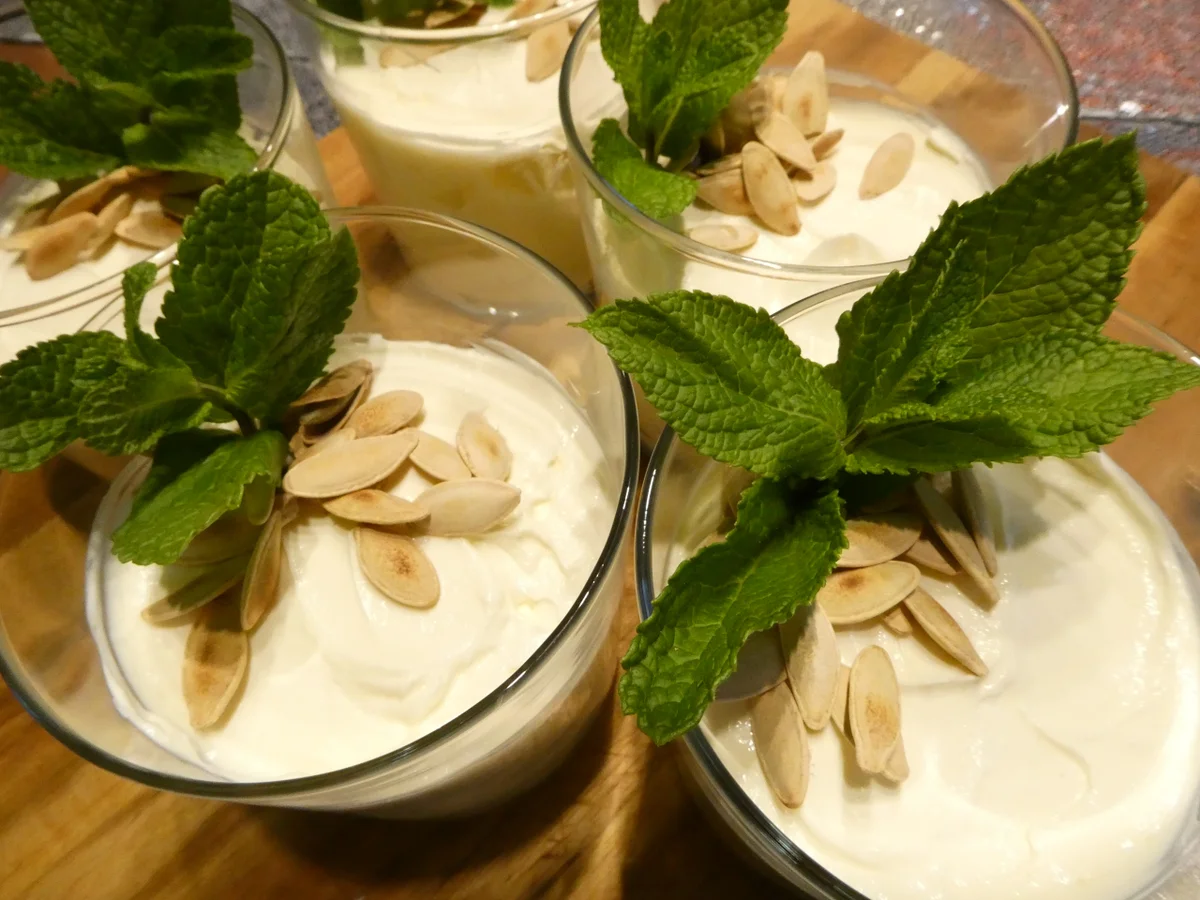 Käsekuchen-Creme mit Kürbiskernen und Minze - Rezept - Bild Nr. 16354