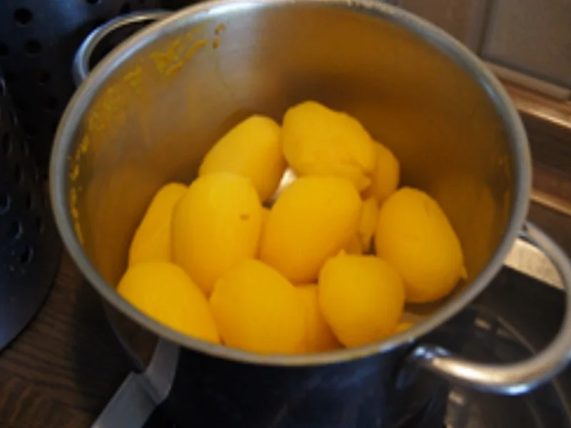 Tafelspitz mit Meerrettich-Rahmsauce, Bluccoli und Drillingen - Rezept - Bild Nr. 13