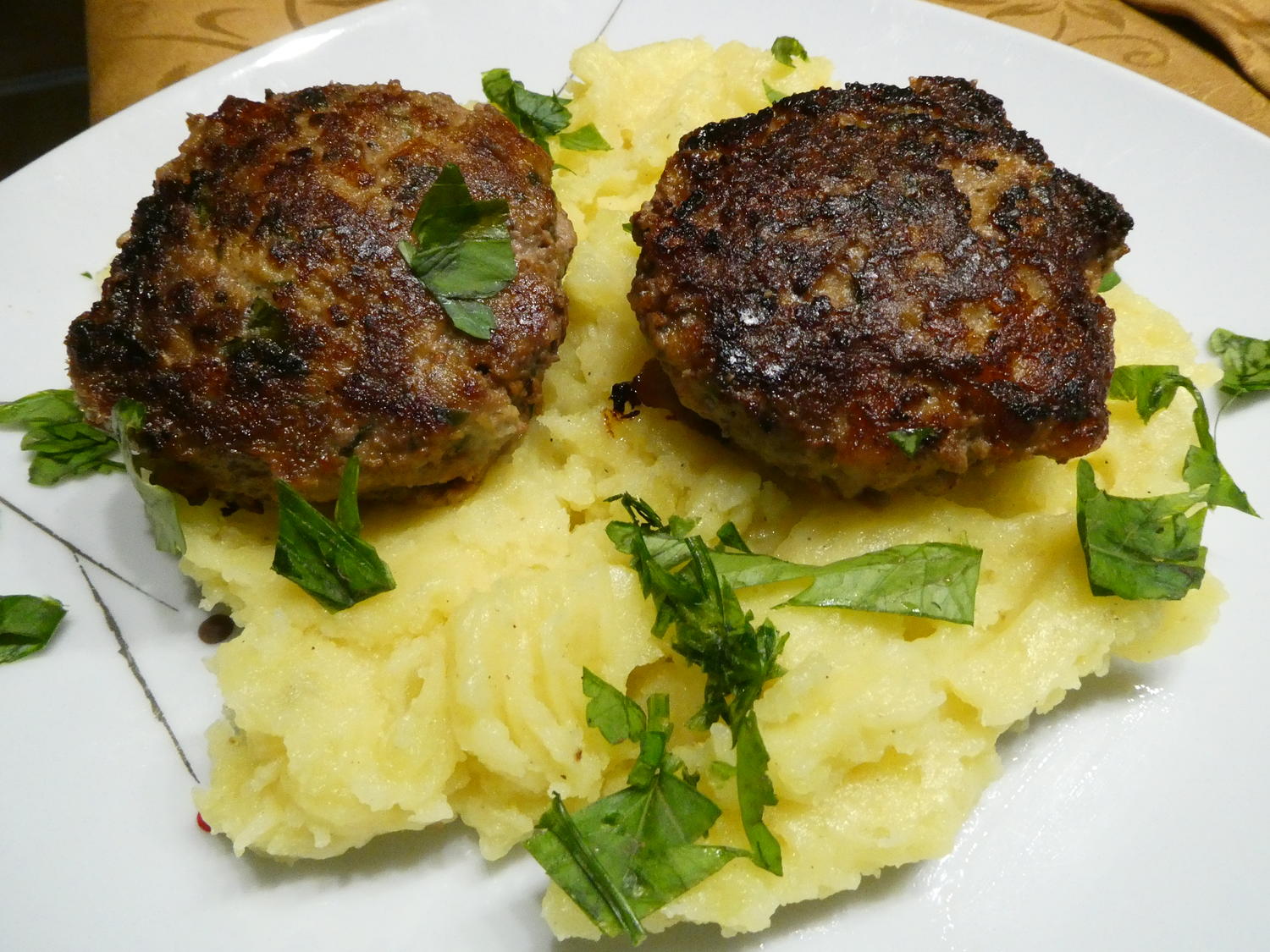 Frikadellen mit Kartoffelstampf - Rezept - kochbar.de