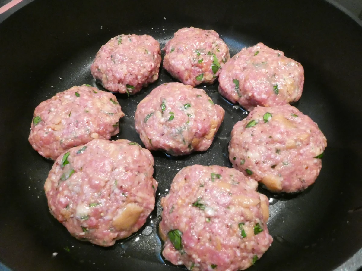 Rezept: Frikadellen mit Kartoffelstampf Bild Nr. 16359 Frikadellen mit Kartoffelstampf - Rezept - Bild Nr. 16359