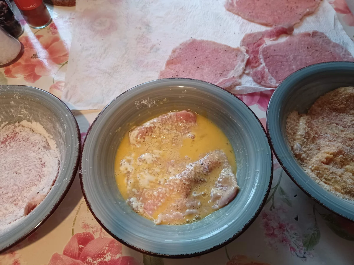 Rezept: Schnitzel mit Pommes und Rosenkohl / Blumenkohl Bild Nr. 16355 Schnitzel mit Pommes und Rosenkohl / Blumenkohl - Rezept - Bild Nr. 16355