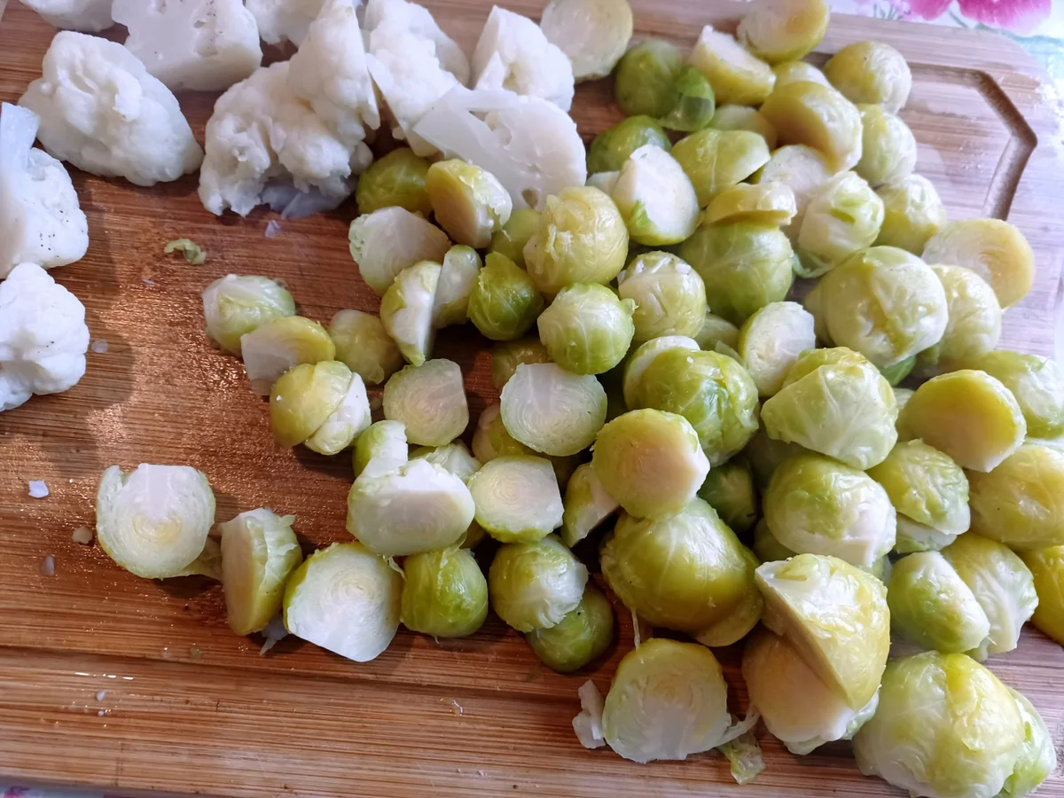 Rezept: Schnitzel mit Pommes und Rosenkohl / Blumenkohl Bild Nr. 16357 Schnitzel mit Pommes und Rosenkohl / Blumenkohl - Rezept - Bild Nr. 16357