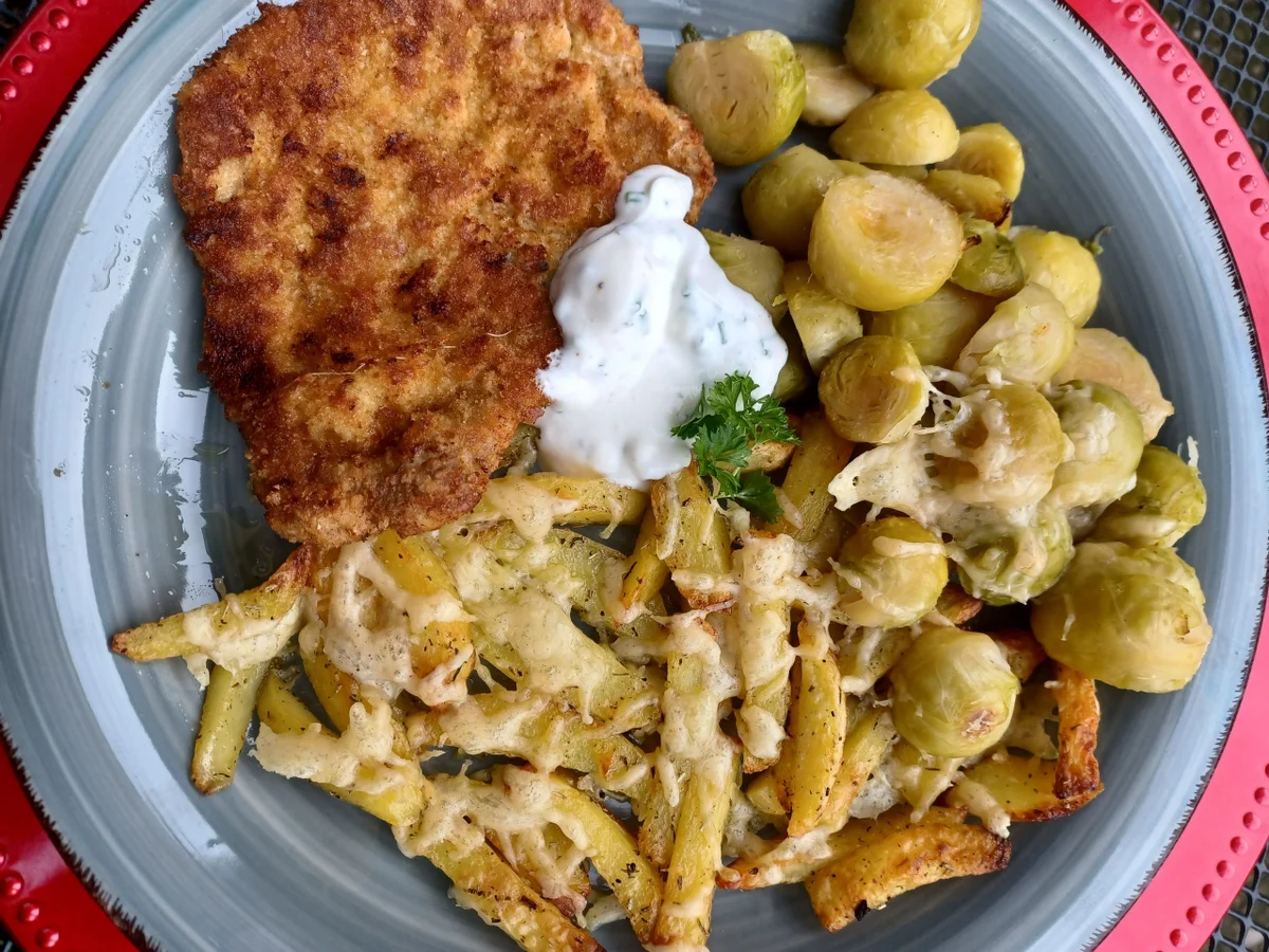 Rezept: Schnitzel mit Pommes und Rosenkohl / Blumenkohl Bild Nr. 16360 Schnitzel mit Pommes und Rosenkohl / Blumenkohl - Rezept - Bild Nr. 16360