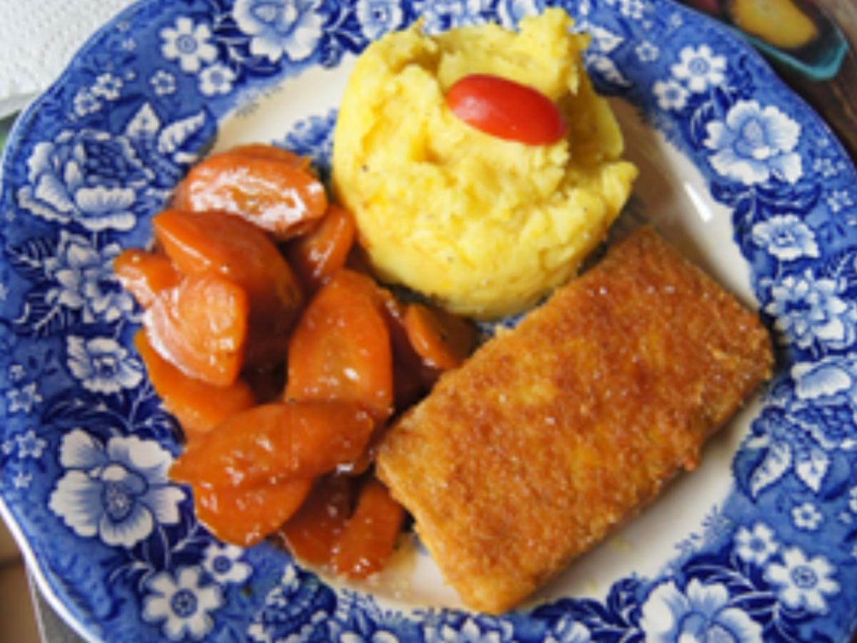 Tofu-Schnitzel mit Honig-Sahne-Möhren und Kartoffelstampf - Rezept - Bild Nr. 2
