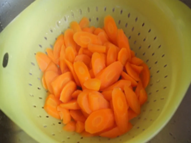 Rezept: Tofu-Schnitzel mit Honig-Sahne-Möhren und Kartoffelstampf Bild Nr. 10 Tofu-Schnitzel mit Honig-Sahne-Möhren und Kartoffelstampf - Rezept - Bild Nr. 10