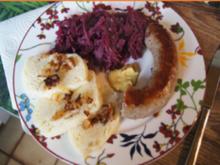 Brägenwurst mit Preiselbeer-Rotkohl und tschechischen Knödeln - Rezept - Bild Nr. 2