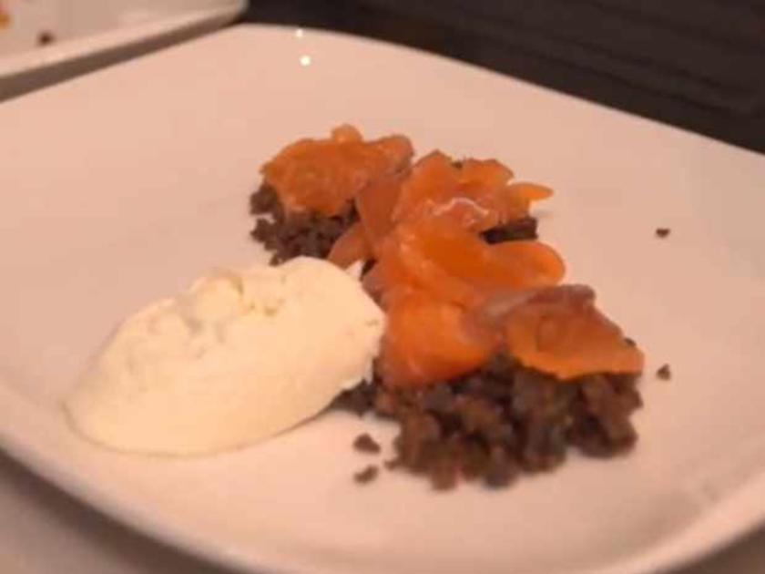 Gebeizter Lachs mit Limettenmousse und Pumpernickel - Rezept - kochbar.de