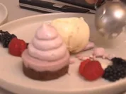 Rezept: Brownie mit Brombeermousse und Tonkabohnen-Eis Bild Nr. 16361 Brownie mit Brombeermousse und Tonkabohnen-Eis - Rezept - Bild Nr. 16361