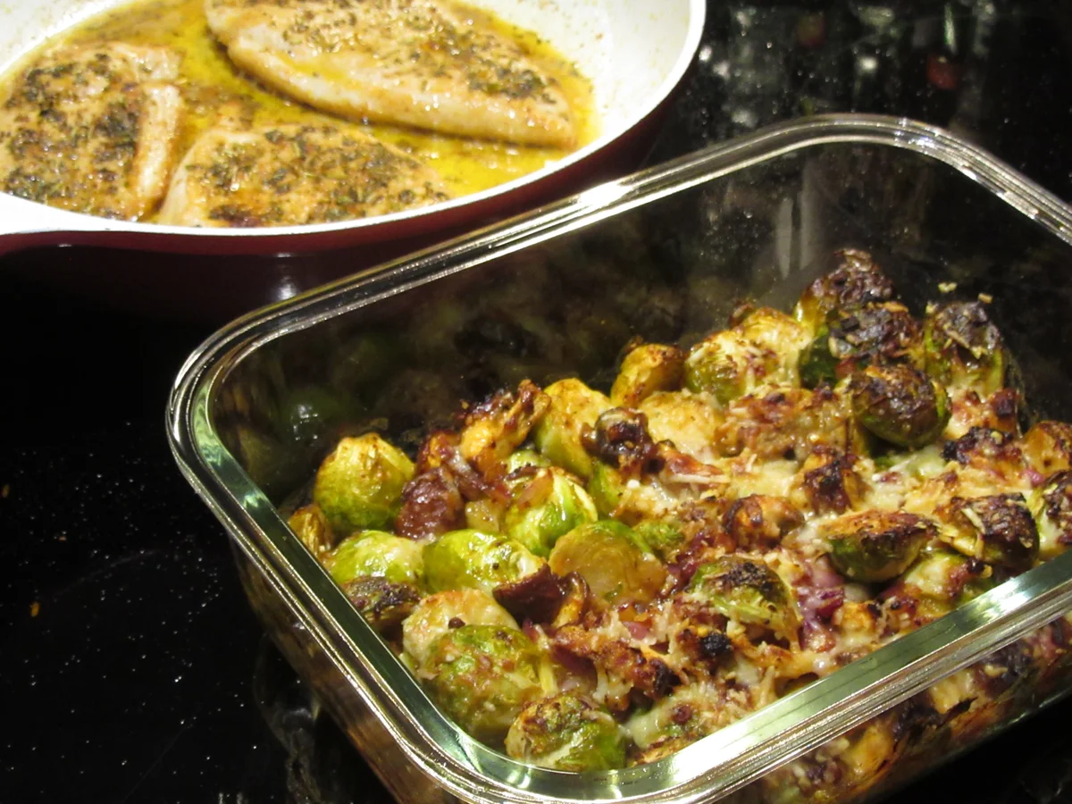 Geflügel: Kräuterschnitzel mit überbackenem Rosenkohl - Rezept - Bild Nr. 16389