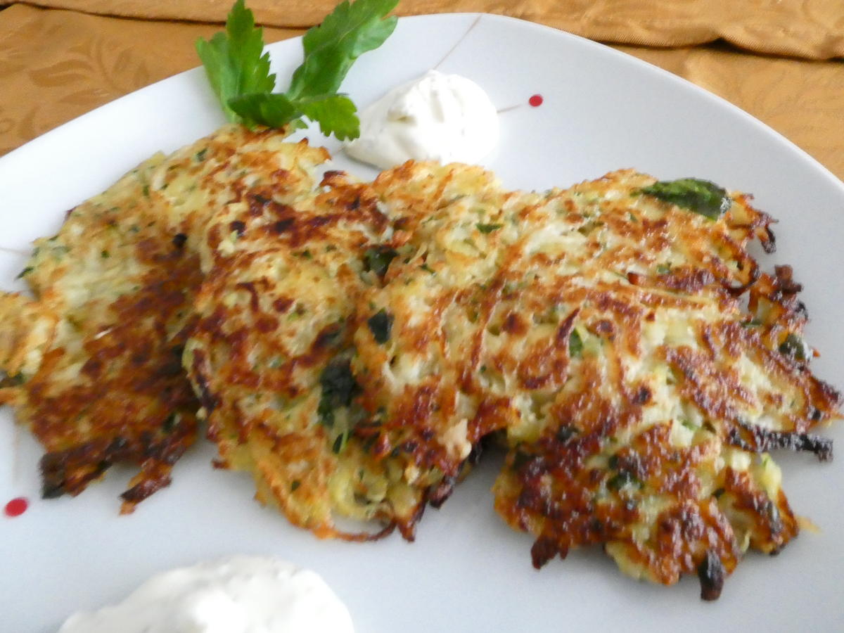 Kartoffel-Kohlrabi-Rösti mit Creme fraiche Kräuter - Rezept - Bild Nr. 16387