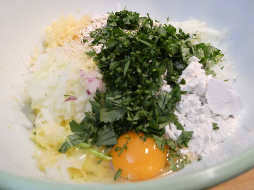 Kartoffel Kohlrabi Rösti mit Creme fraiche Kräuter - von Sheeva1960