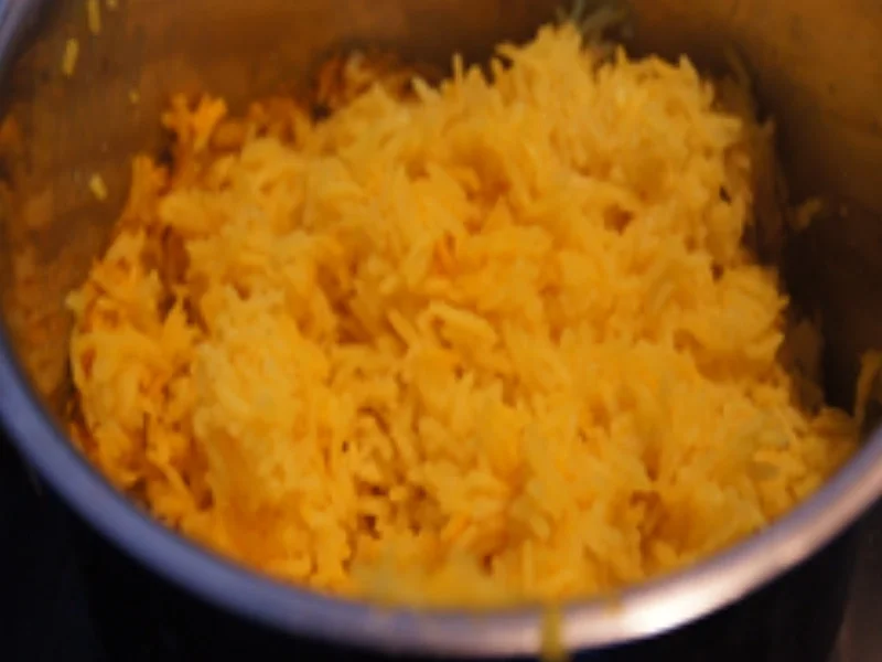 Hähnchen mit Gemüse süß-sauer und gelber Basmatireis - Rezept - Bild Nr. 16401