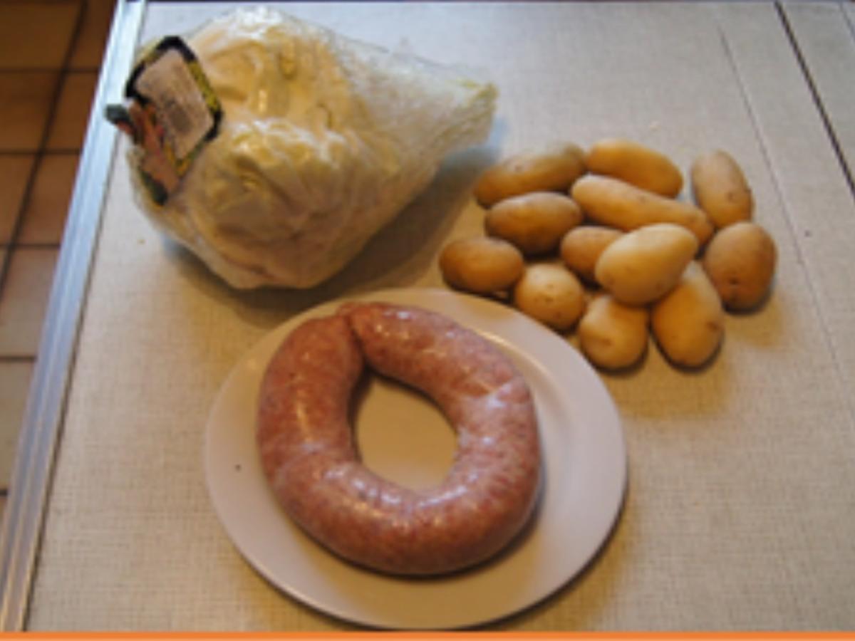 Brägenwurst mit gebratenen Spitzkohl und Drillingen - Rezept - Bild Nr. 3
