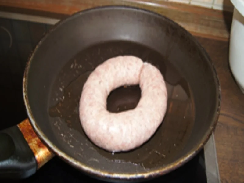 Brägenwurst mit gebratenen Spitzkohl und Drillingen - Rezept - Bild Nr. 4