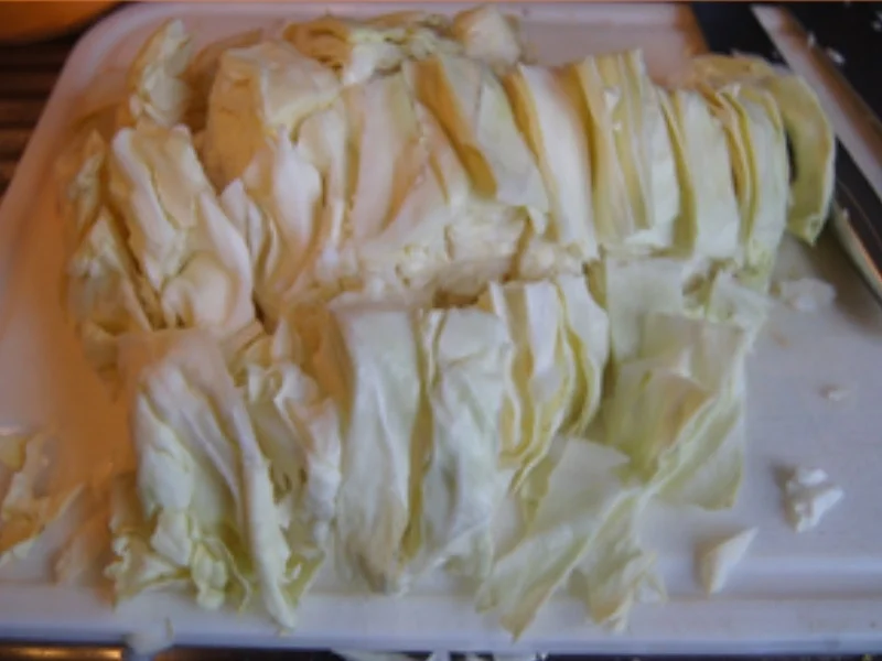 Brägenwurst mit gebratenen Spitzkohl und Drillingen - Rezept - Bild Nr. 7