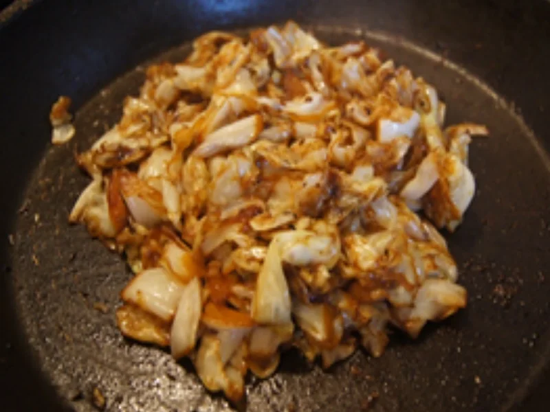 Brägenwurst mit gebratenen Spitzkohl und Drillingen - Rezept - Bild Nr. 10