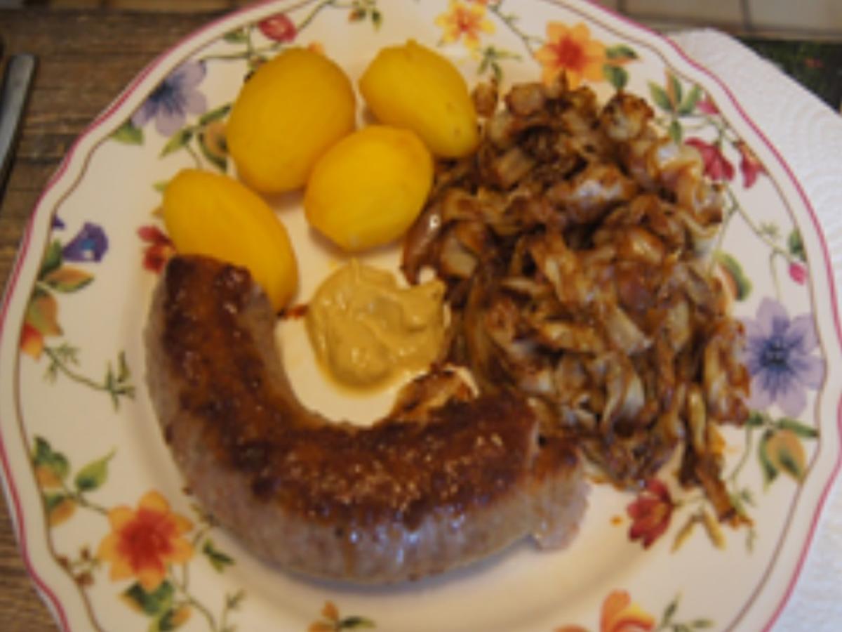 Brägenwurst mit gebratenen Spitzkohl und Drillingen - Rezept - Bild Nr. 12