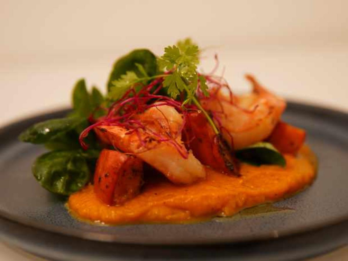 Marinierter Ofenkürbis mit Riesengarnelen und Feldsalat - von Das ...