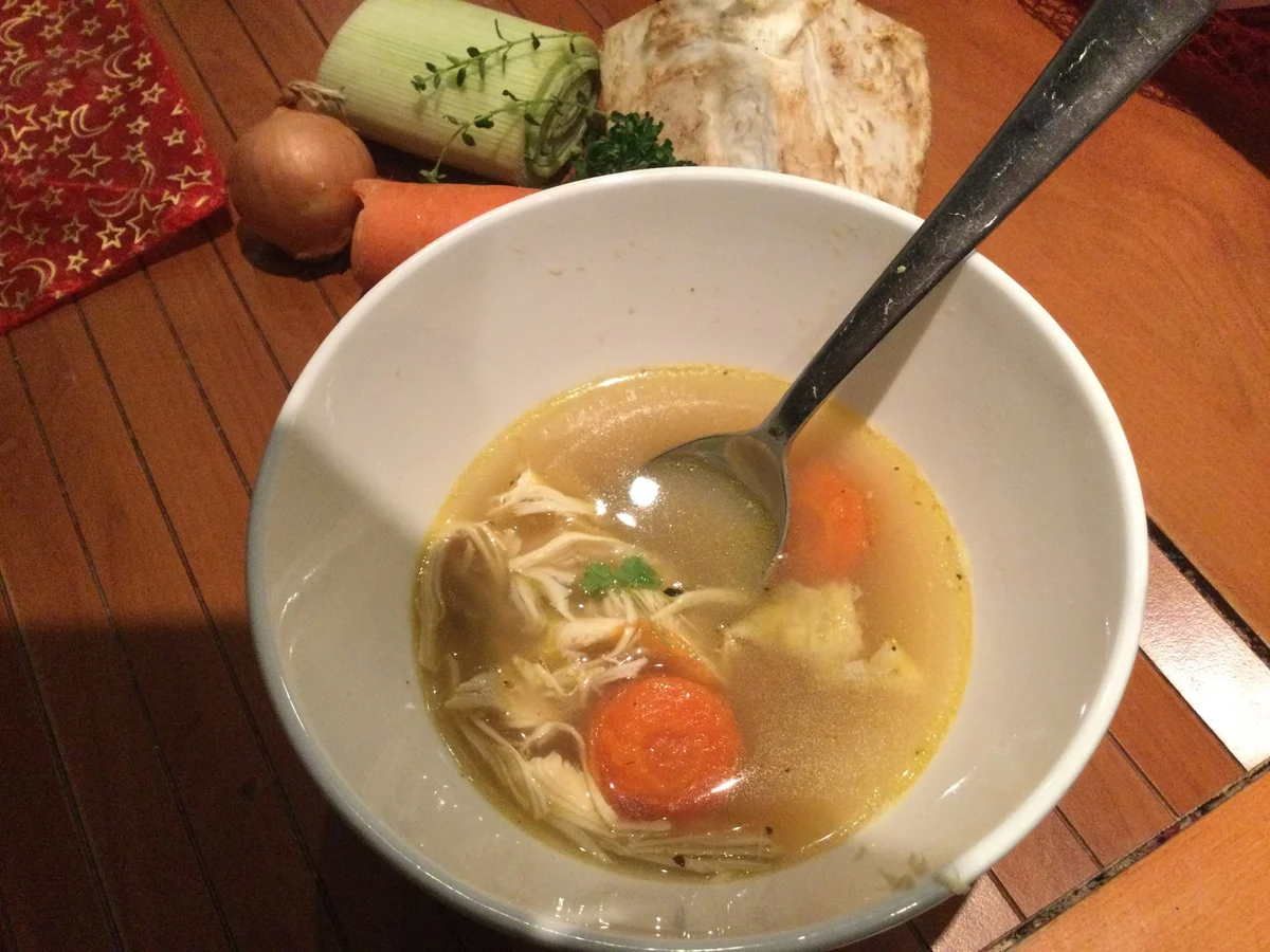 Rezept: Hühnersuppe a la Ari Bild Nr. 16387 Hühnersuppe a la Ari - Rezept - Bild Nr. 16387