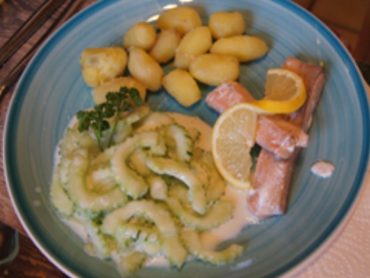 Wildlachsfilet mit Gurkensalat und Pellkartoffel-Drillingen - Rezept ...