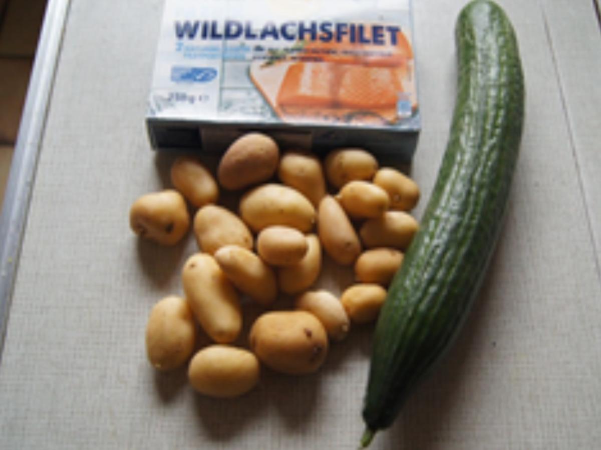 Wildlachsfilet mit Gurkensalat und Pellkartoffel-Drillingen - Rezept - Bild Nr. 3
