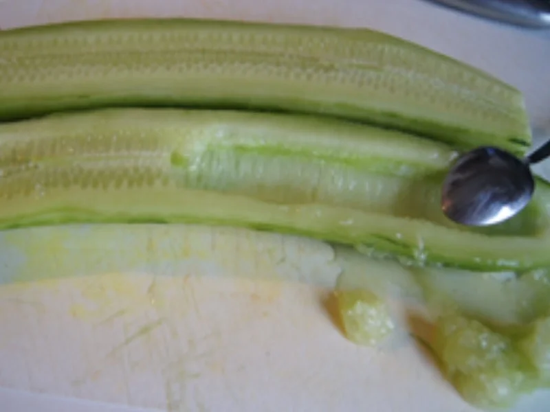 Wildlachsfilet mit Gurkensalat und Pellkartoffel-Drillingen - Rezept - Bild Nr. 6