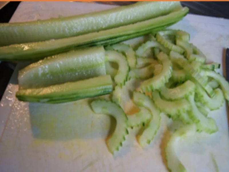 Wildlachsfilet mit Gurkensalat und Pellkartoffel-Drillingen - Rezept - Bild Nr. 7