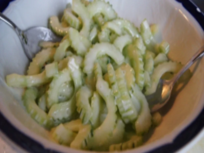 Wildlachsfilet mit Gurkensalat und Pellkartoffel-Drillingen - Rezept - Bild Nr. 8